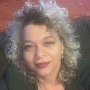 Meet your Posher, Cynthia